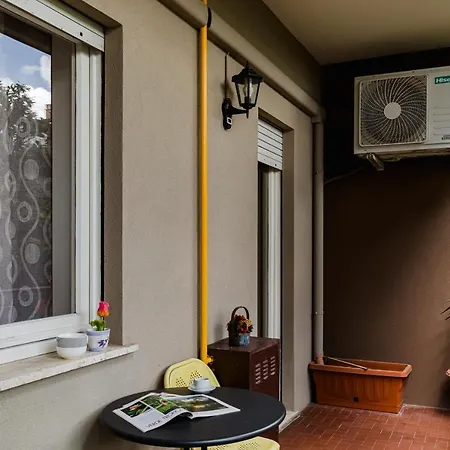 Pelizzi Apartment, 5 Persone, 2 Camere, Balcone, Cinecitta *