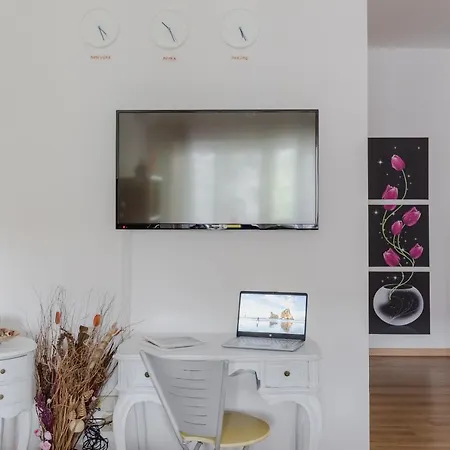 Pelizzi Apartment, 5 Persone, 2 Camere, Balcone, Cinecitta * Rome