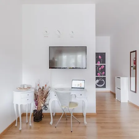 Pelizzi Apartment, 5 Persone, 2 Camere, Balcone, Cinecitta Appartement Rome