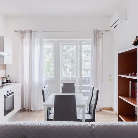 Appartement Pelizzi Apartment, 5 Persone, 2 Camere, Balcone, Cinecitta *