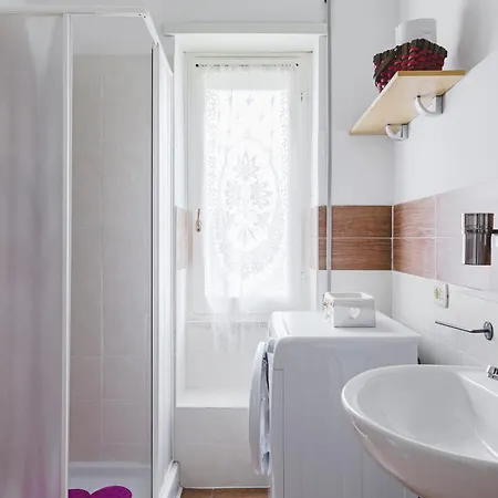 Pelizzi Apartment, 5 Persone, 2 Camere, Balcone, Cinecitta Rome